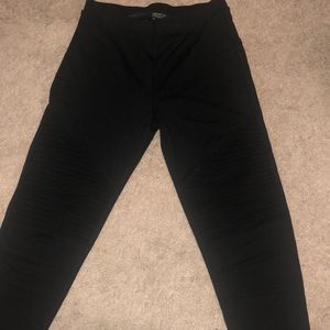 Forever 21 black leggings with details on them